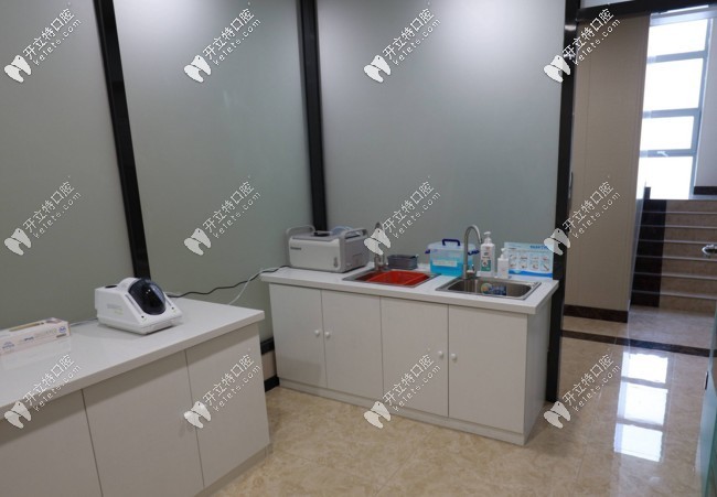 大连牙元素口腔门诊部