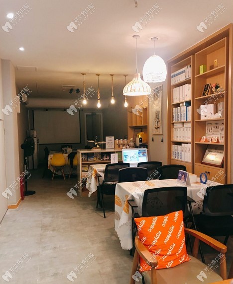 重慶艾微笑口腔診所渝北兩江春城店